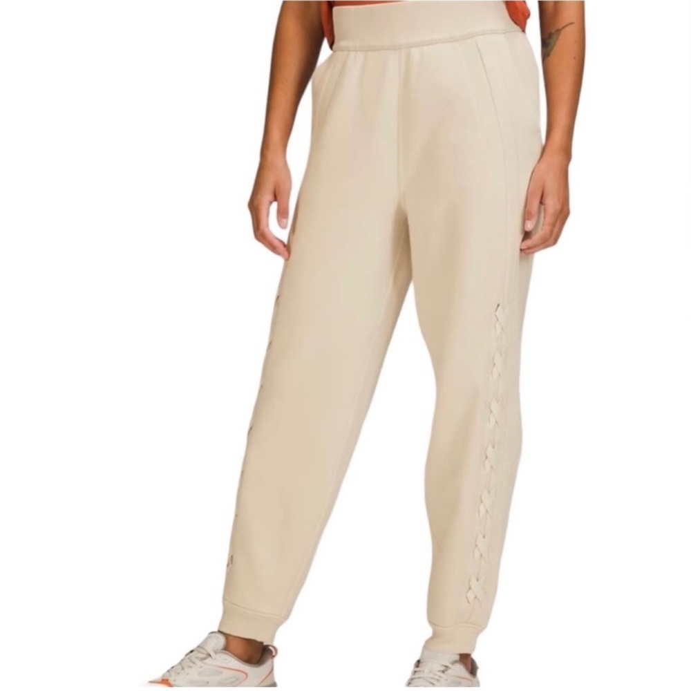 Lululemon Braided Detail Jogger 💛